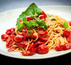 Spaghetti with fresh tomatoes